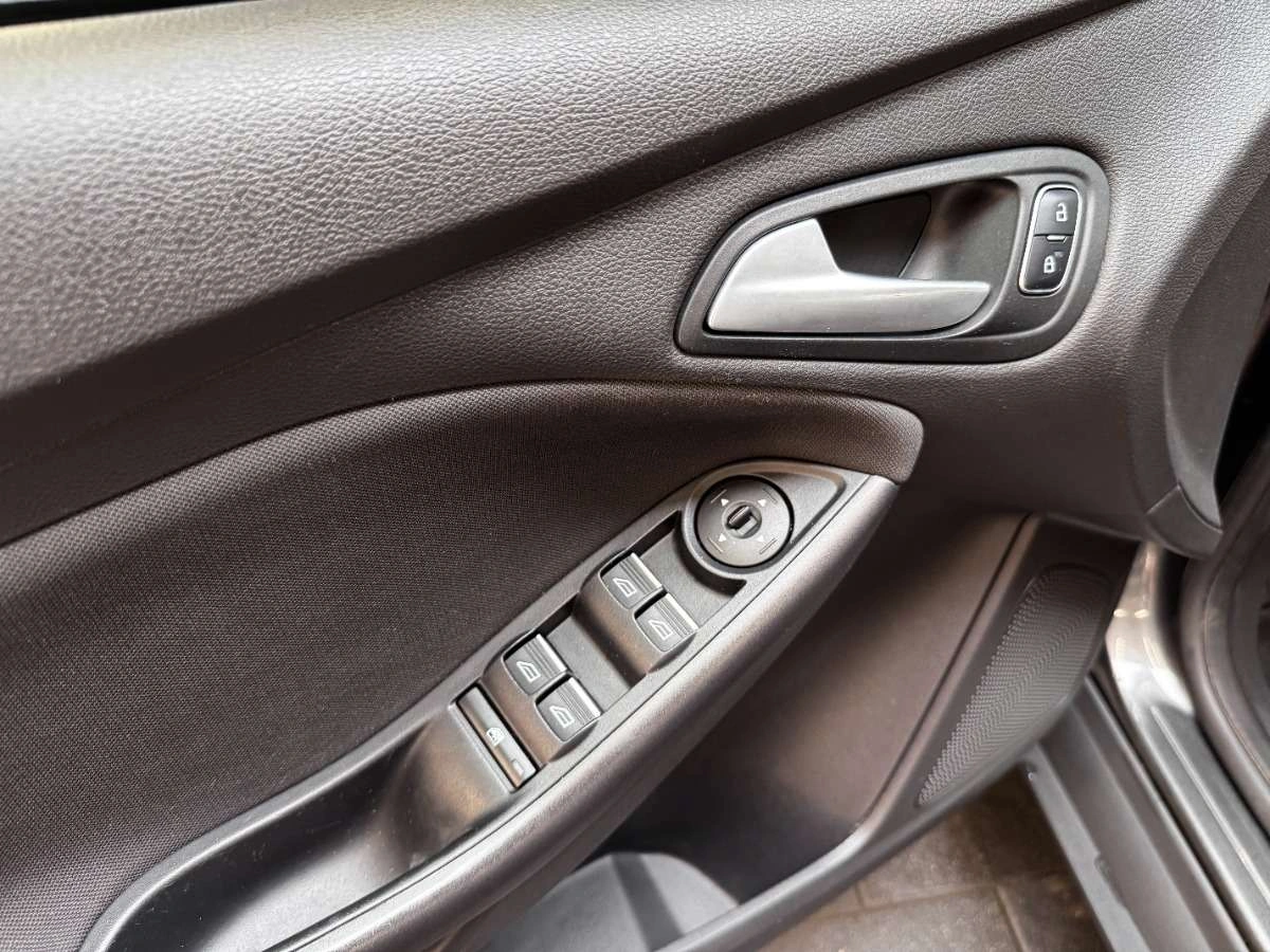 Ford Focus - Zdjęcie 20