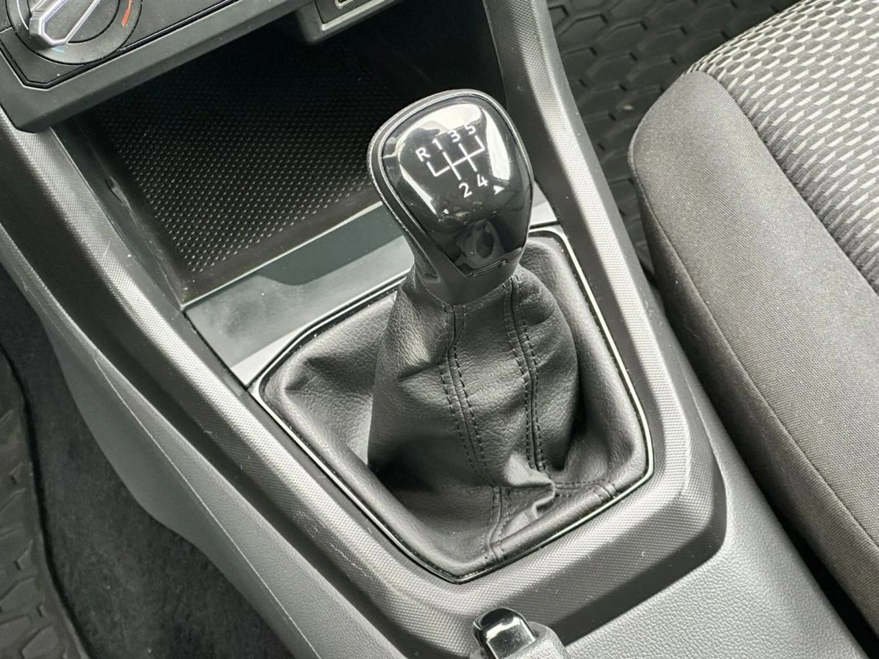Volkswagen T-Cross - Zdjęcie 36
