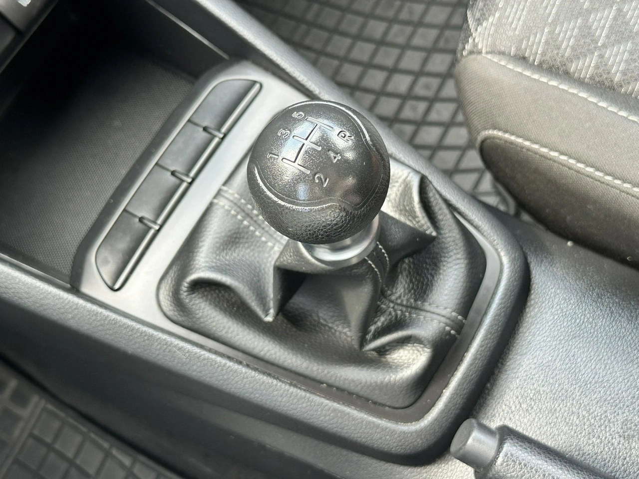 Kia Rio - Zdjęcie 32