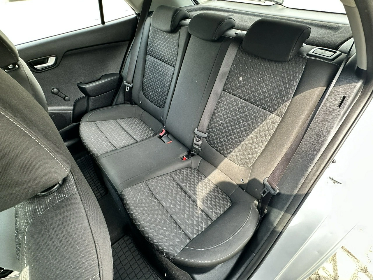 Kia Rio - Zdjęcie 40