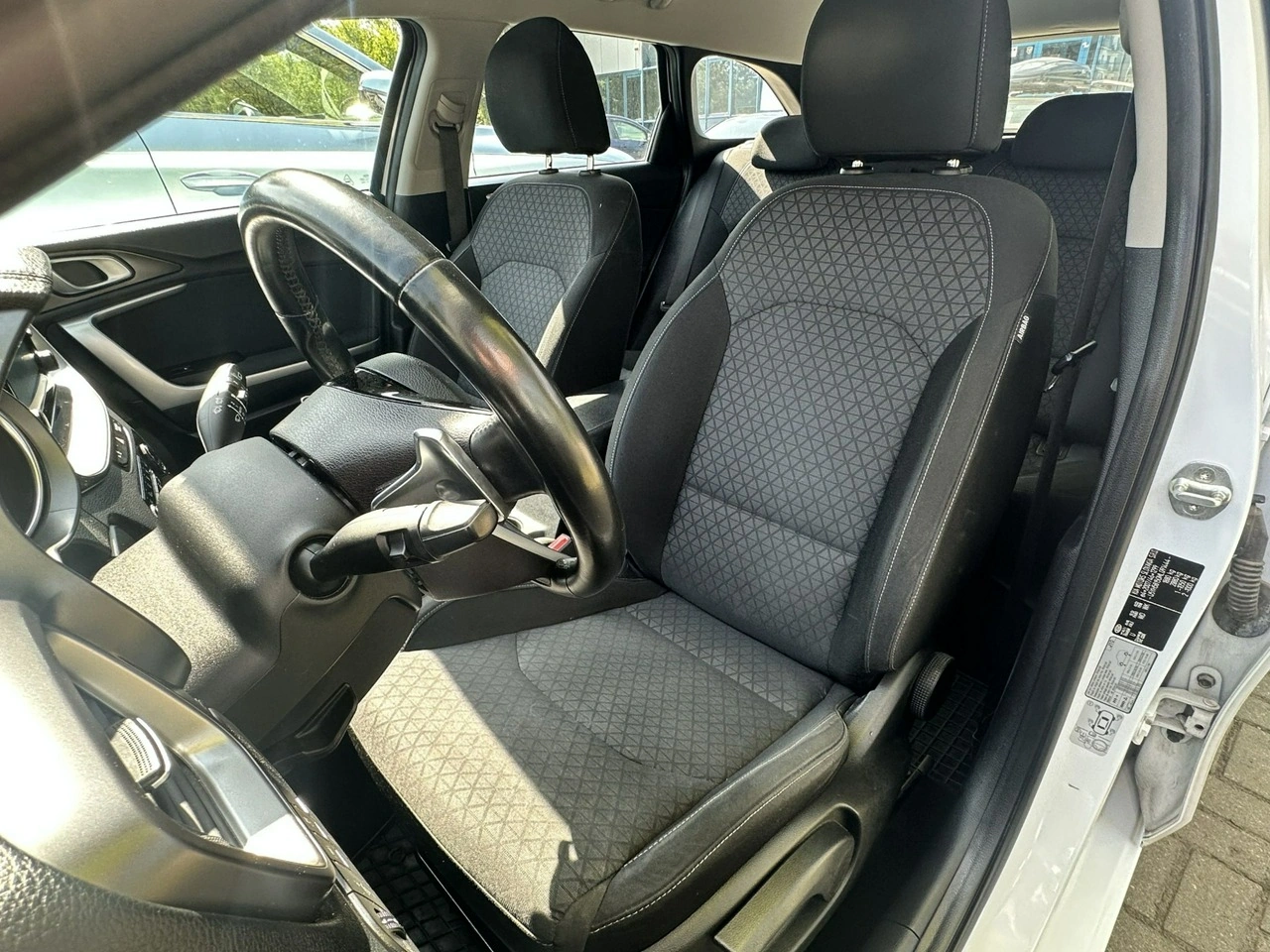 Kia Ceed - Zdjęcie 16