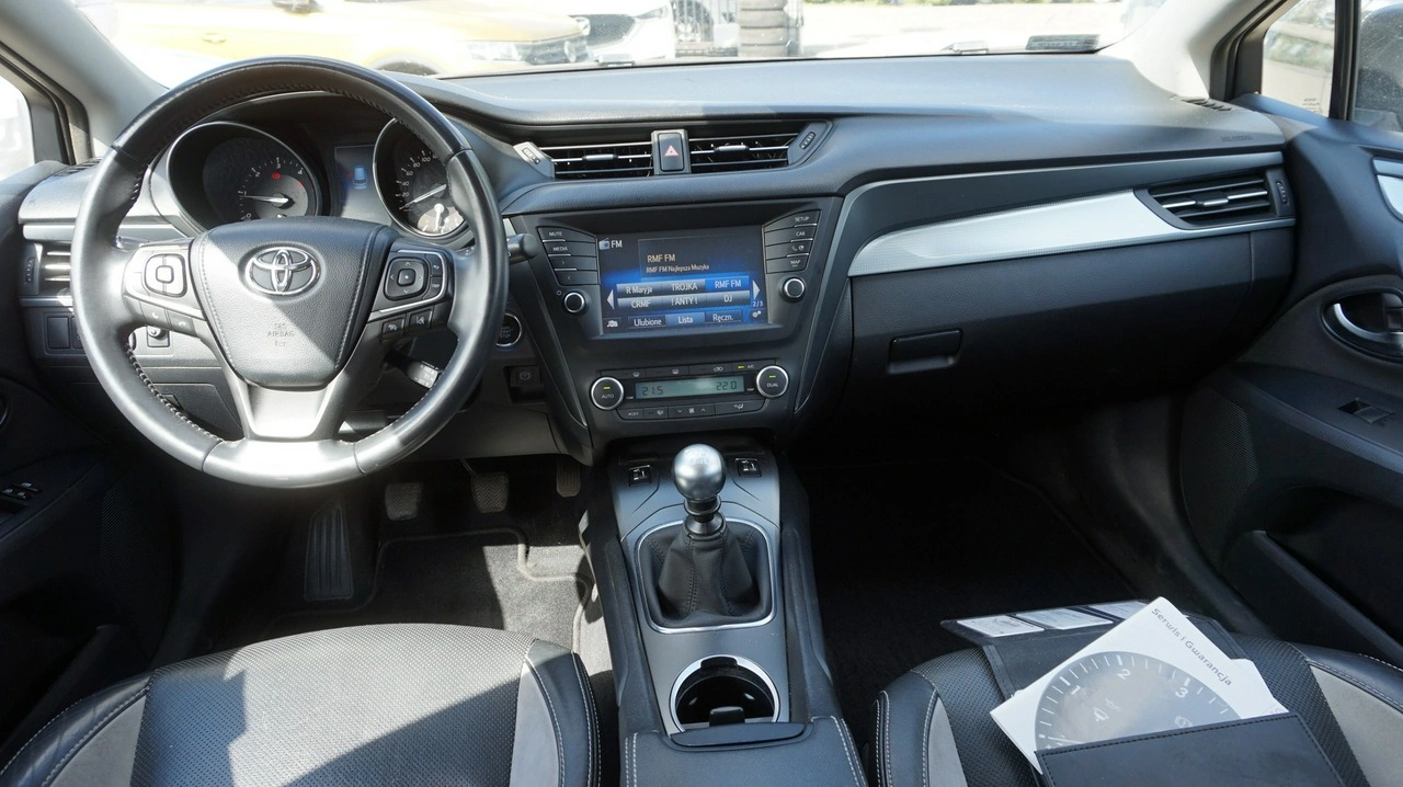 Toyota Avensis - Zdjęcie 9