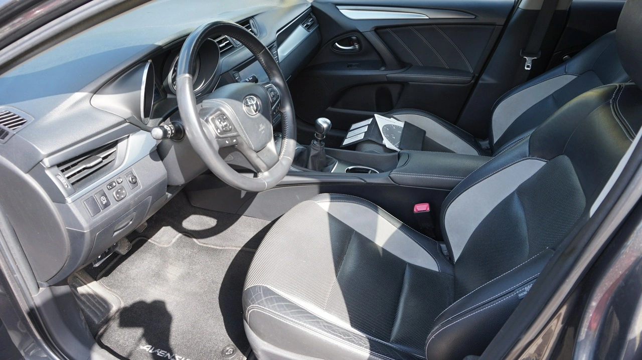 Toyota Avensis - Zdjęcie 10