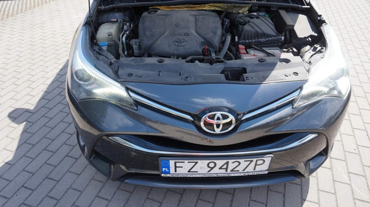 Toyota Avensis - Zdjęcie 12