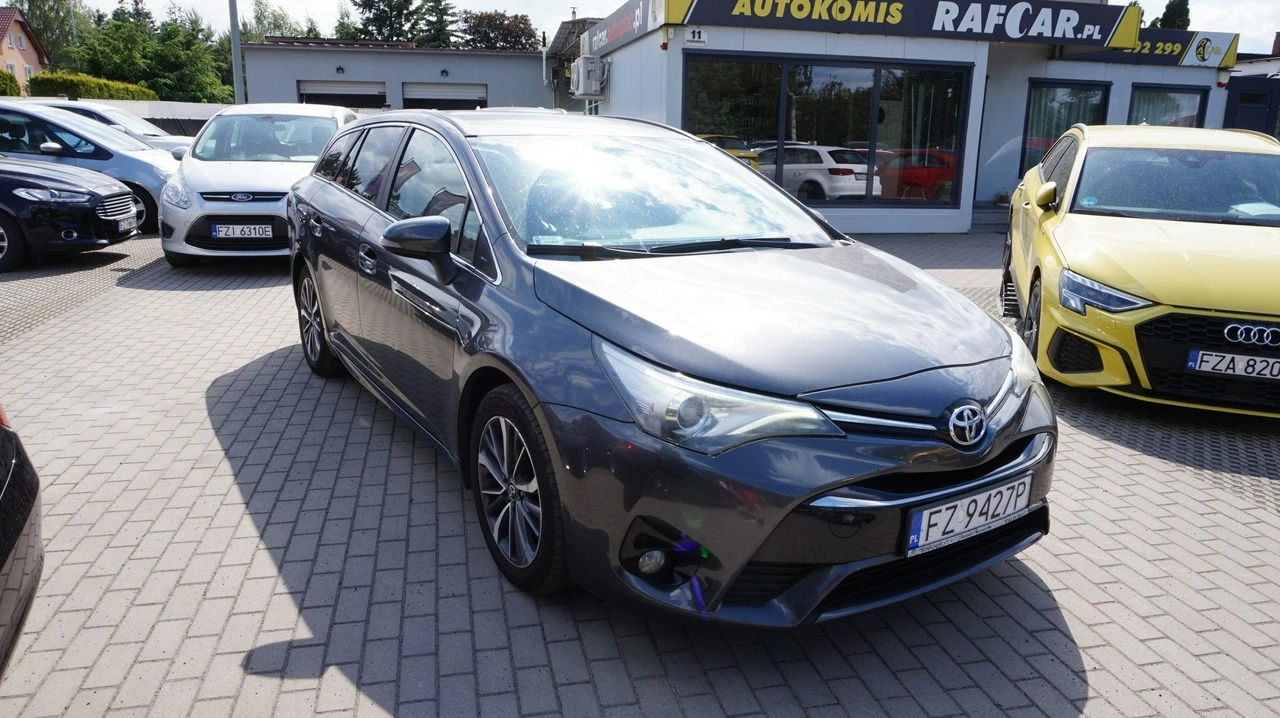 Toyota Avensis - Zdjęcie 2
