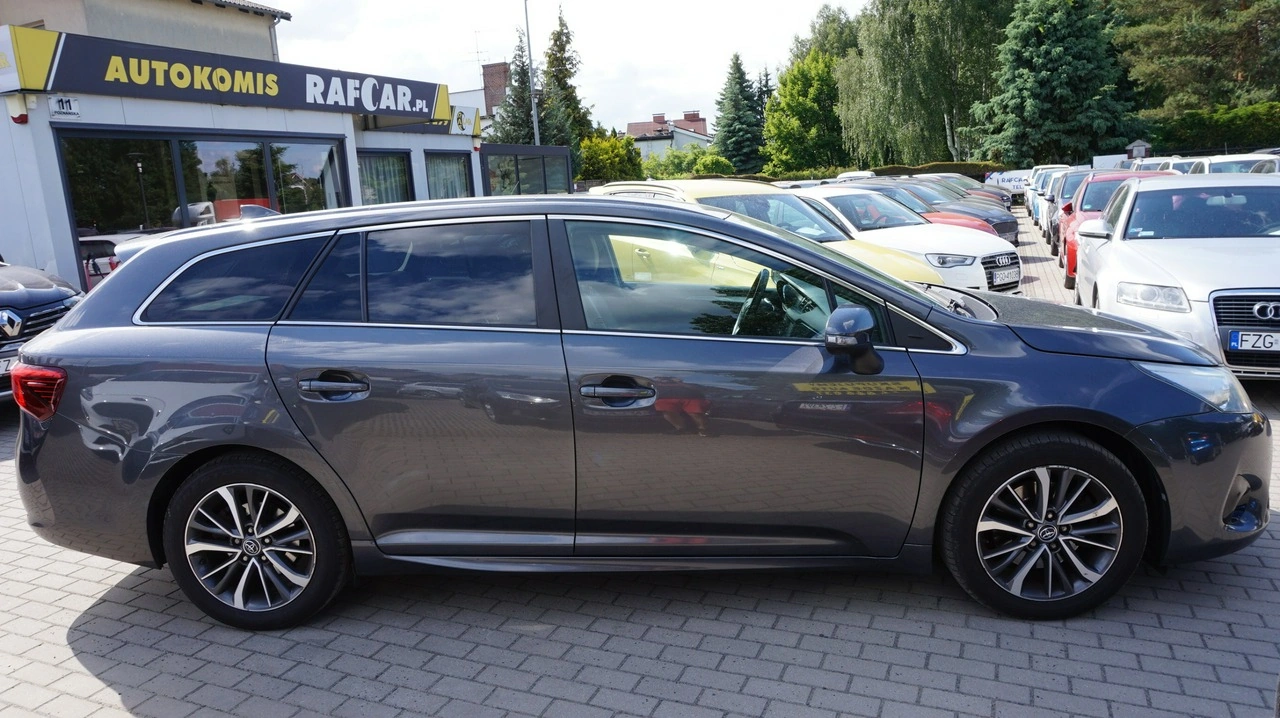 Toyota Avensis - Zdjęcie 3