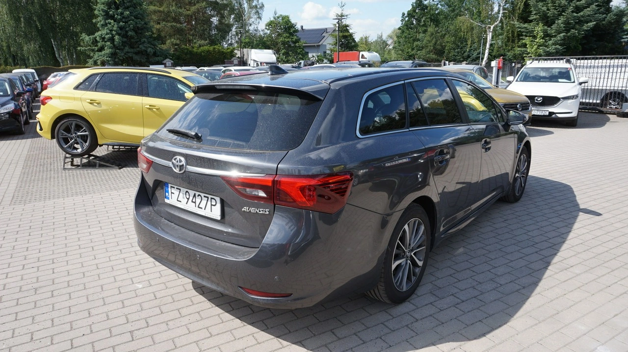Toyota Avensis - Zdjęcie 4