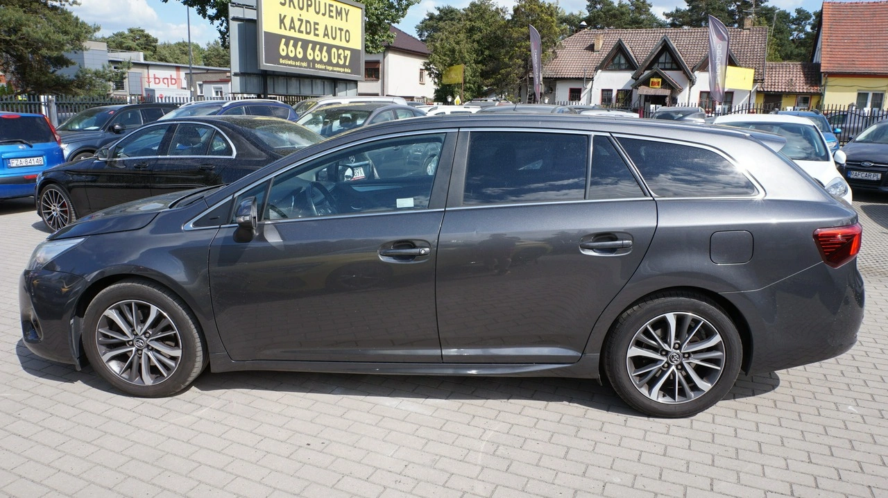 Toyota Avensis - Zdjęcie 7