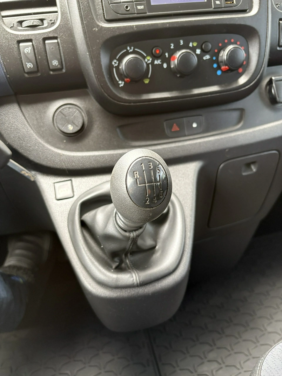 Opel Vivaro - Zdjęcie 21