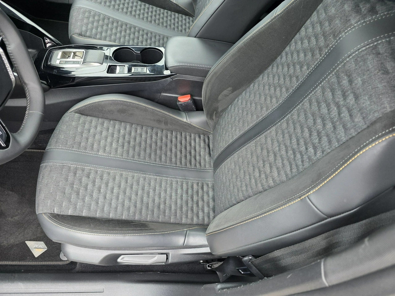Peugeot 2008 - Zdjęcie 24