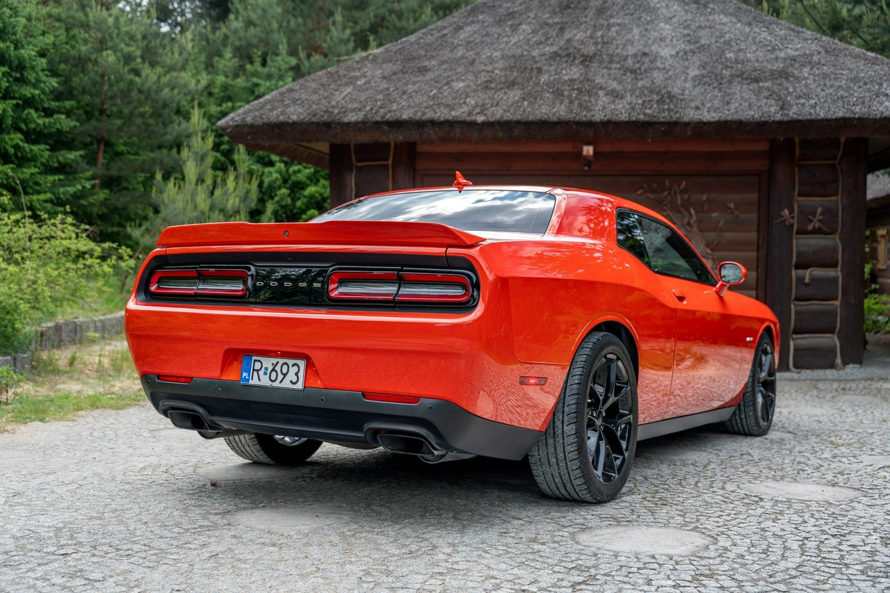 Dodge Challenger - Zdjęcie 12