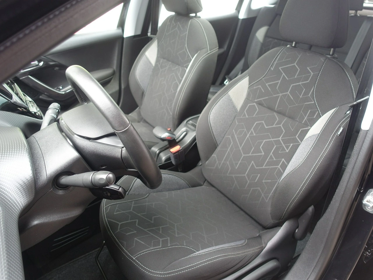 Peugeot 2008 - Zdjęcie 9
