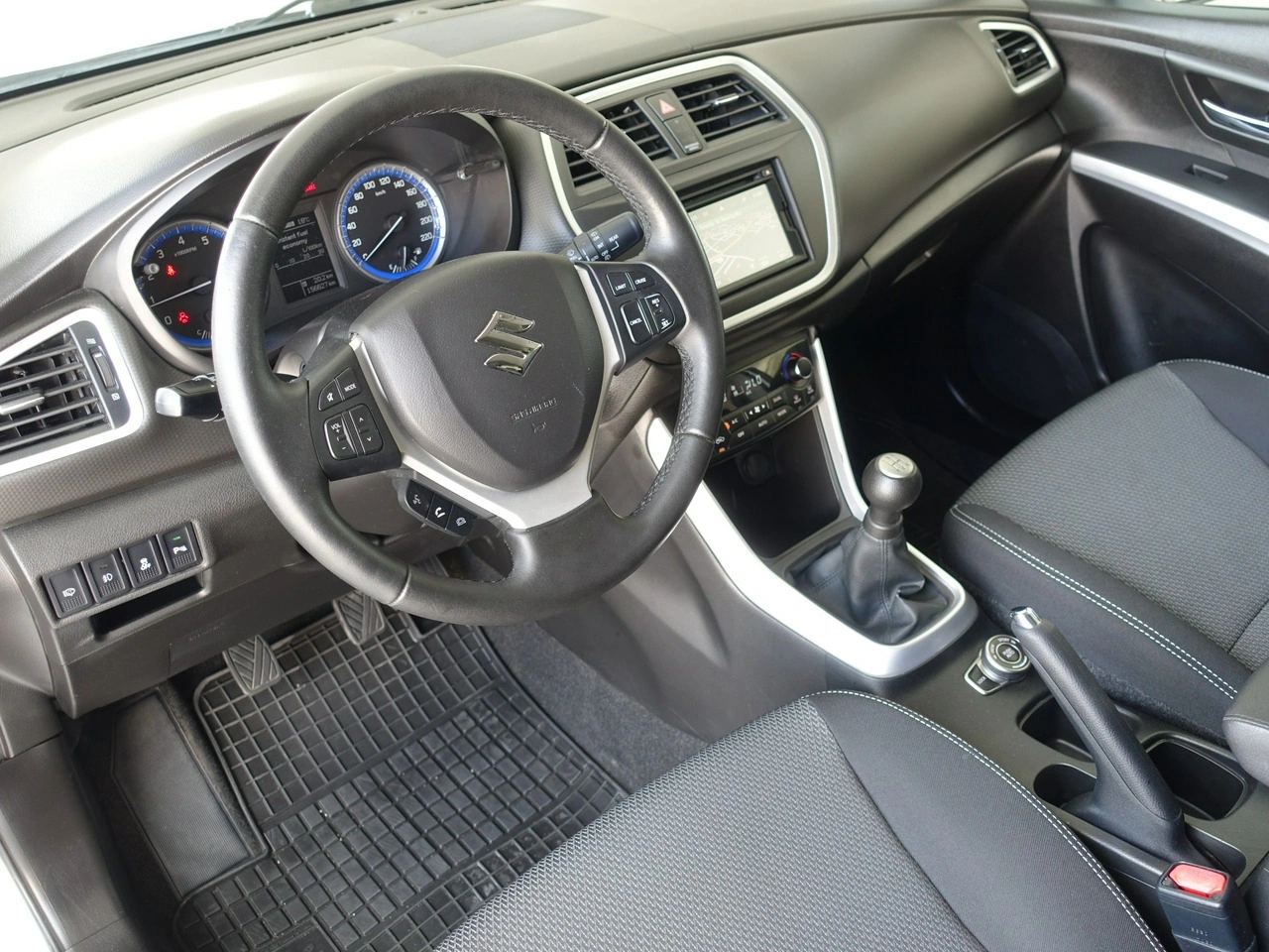 Suzuki SX4 S-Cross - Zdjęcie 12