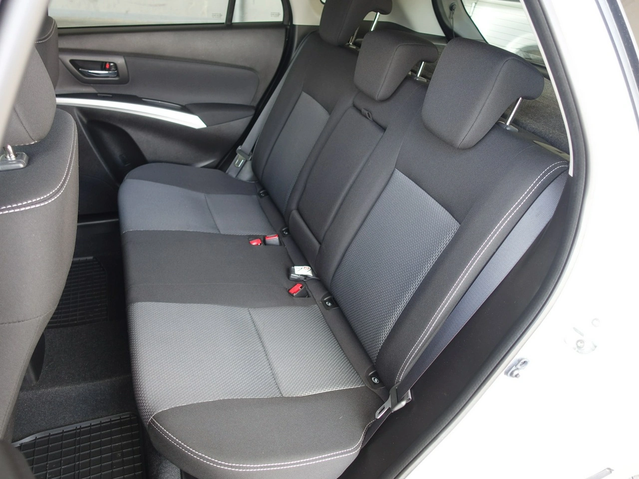 Suzuki SX4 S-Cross - Zdjęcie 16