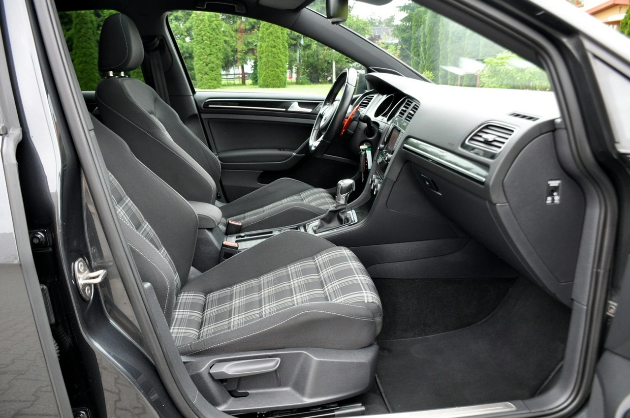 Volkswagen Golf - Zdjęcie 16