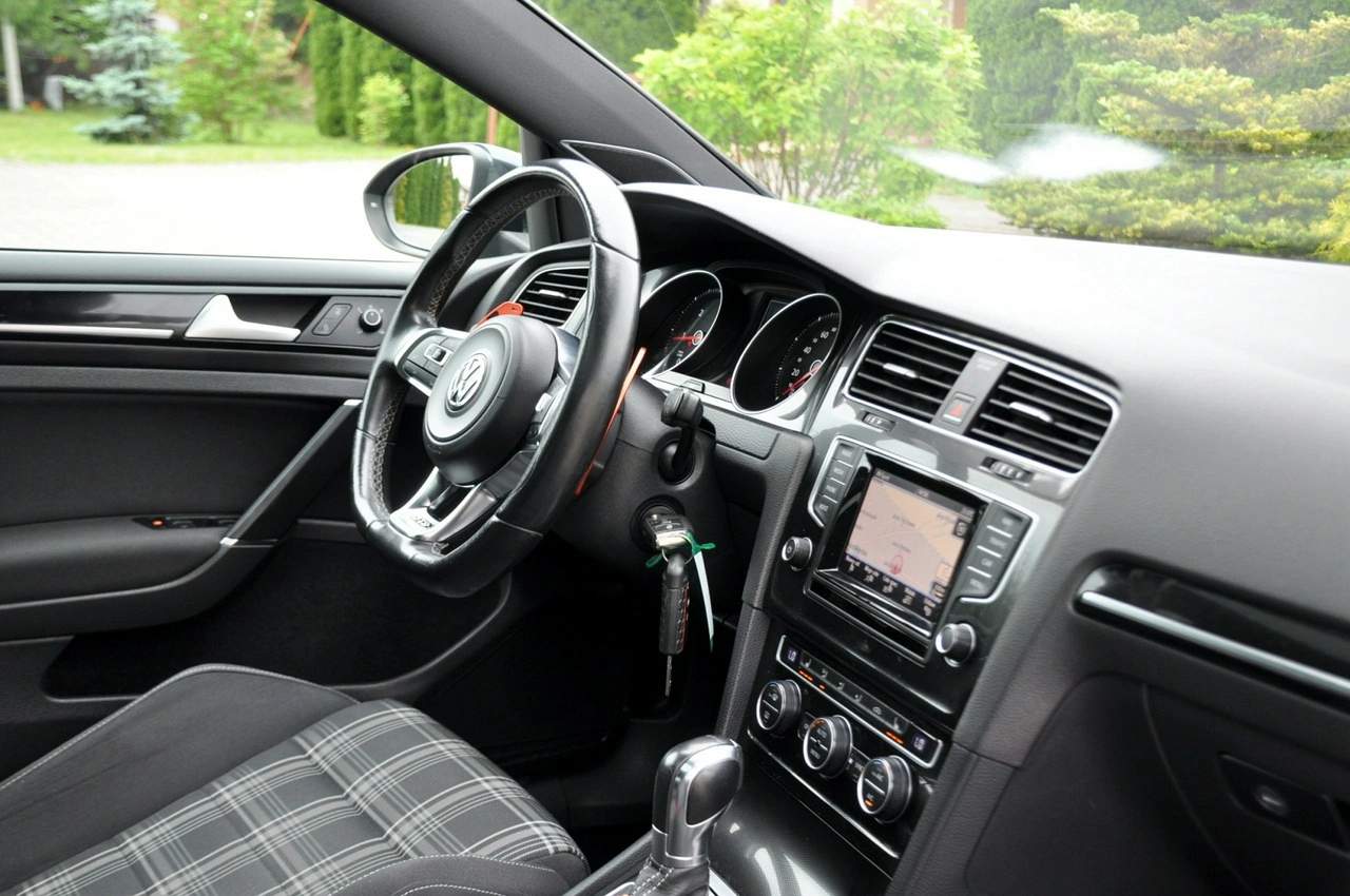Volkswagen Golf - Zdjęcie 17