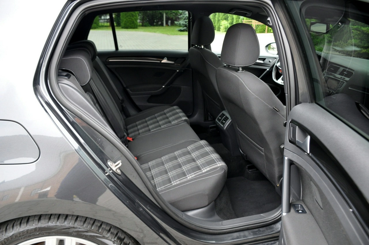 Volkswagen Golf - Zdjęcie 18