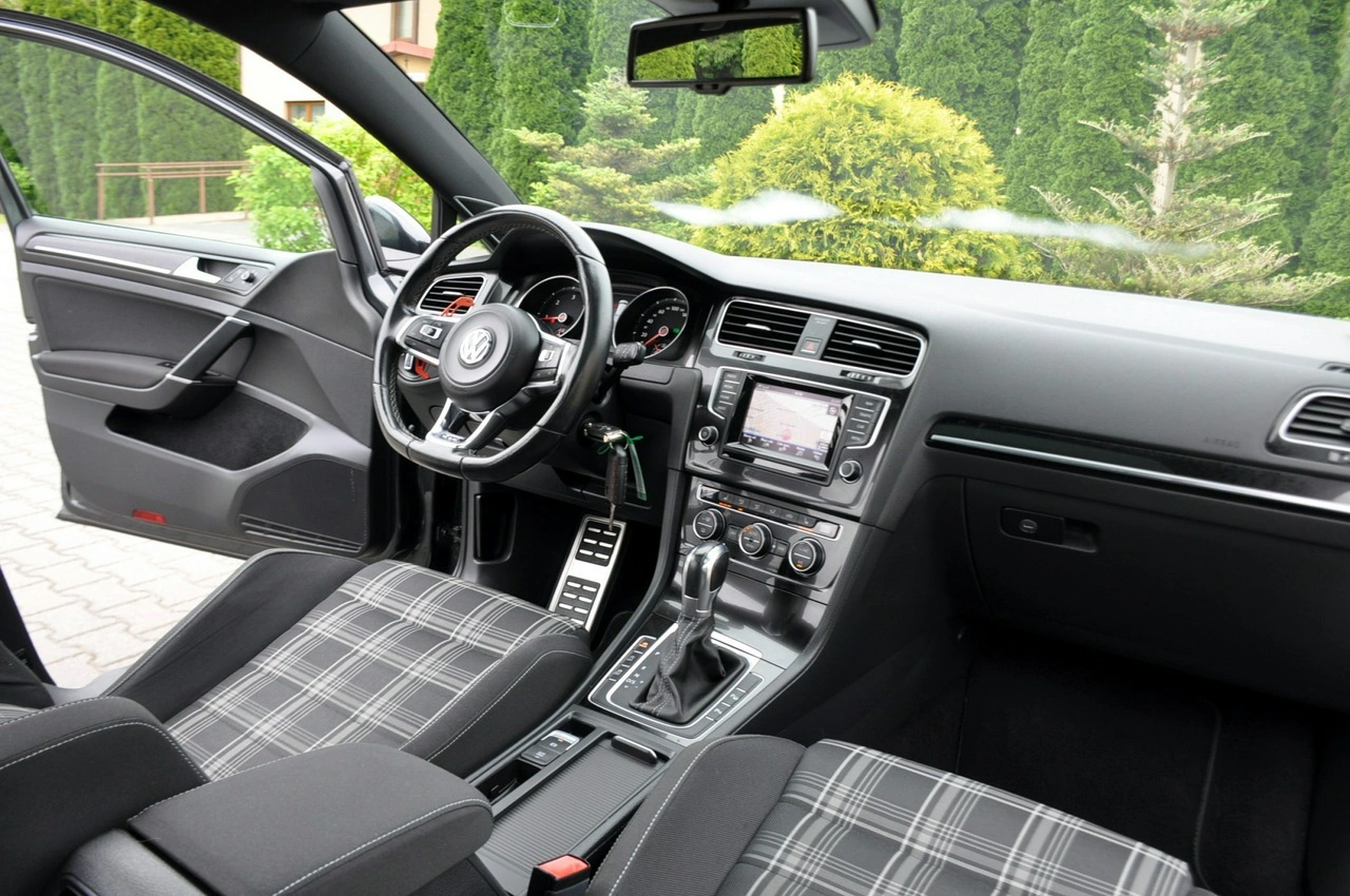 Volkswagen Golf - Zdjęcie 23