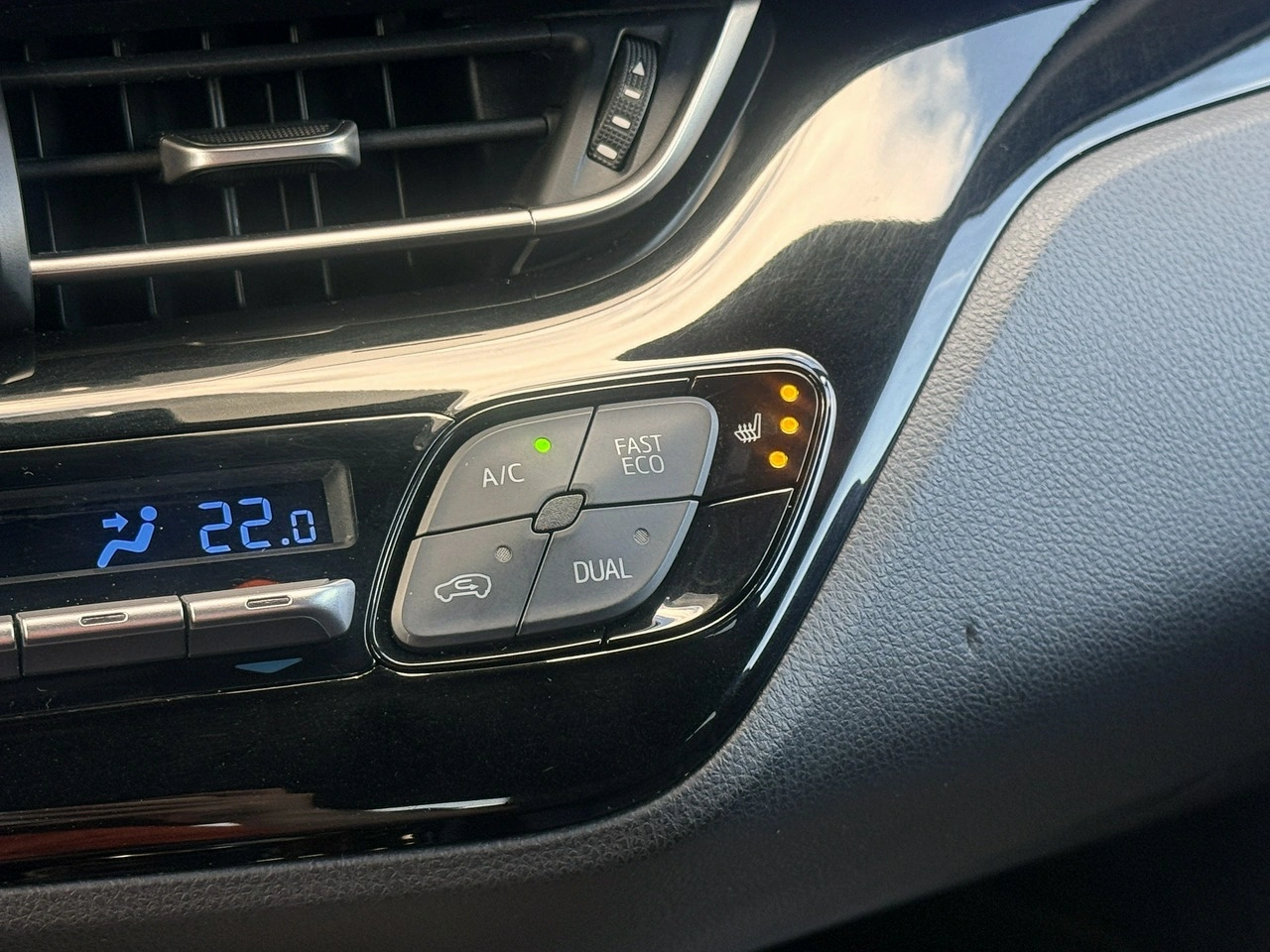 Toyota C-HR - Zdjęcie 17