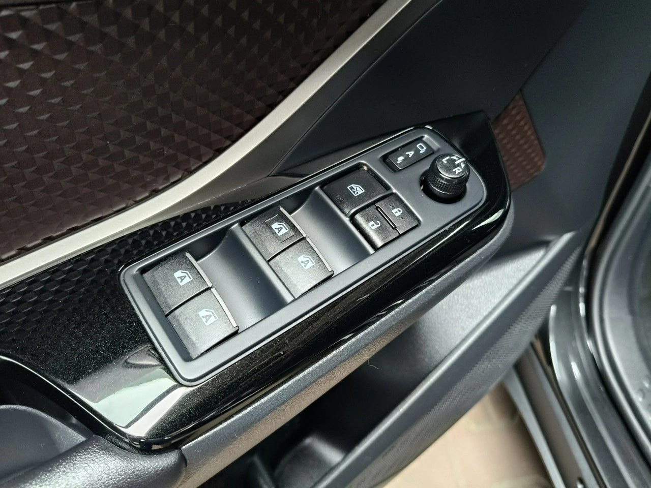 Toyota C-HR - Zdjęcie 19