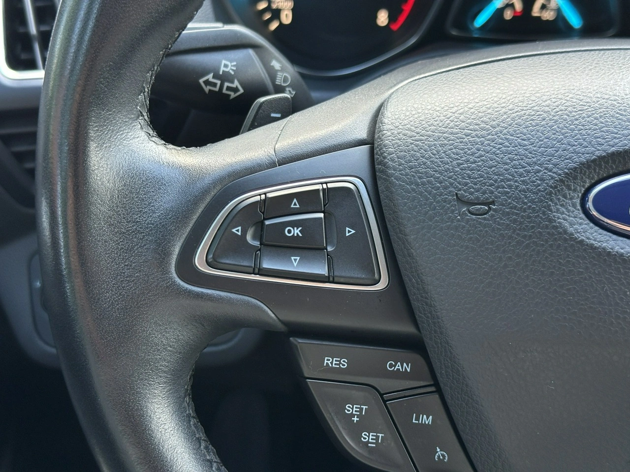 Ford Kuga - Zdjęcie 34