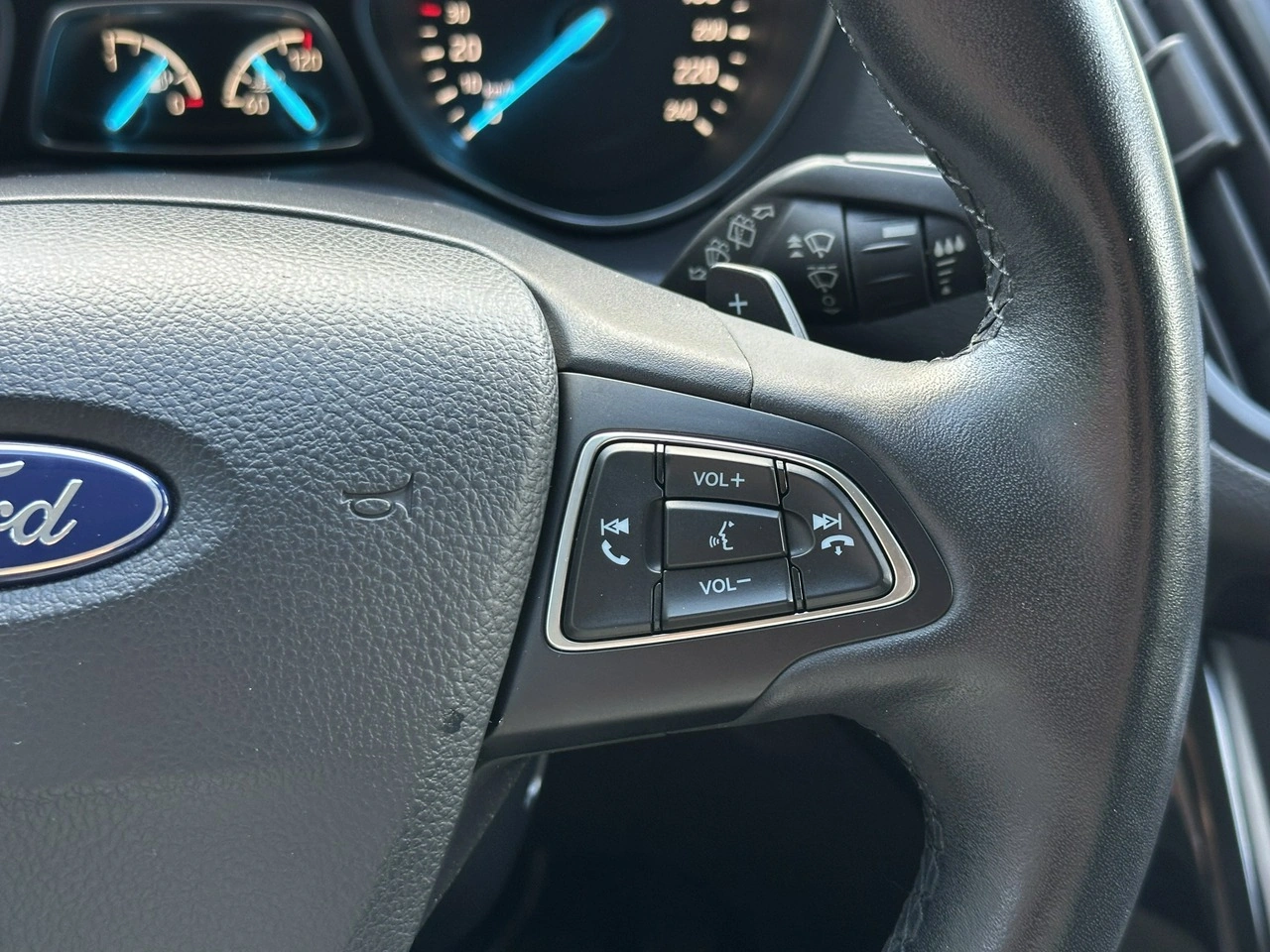 Ford Kuga - Zdjęcie 35