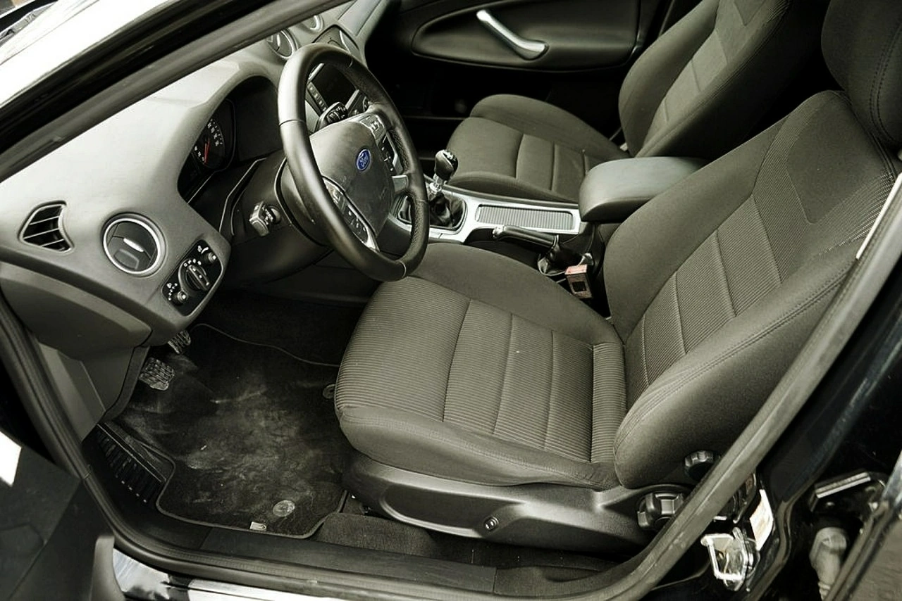 Ford Mondeo - Zdjęcie 14