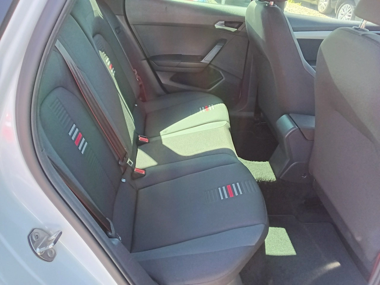 Seat Arona - Zdjęcie 9