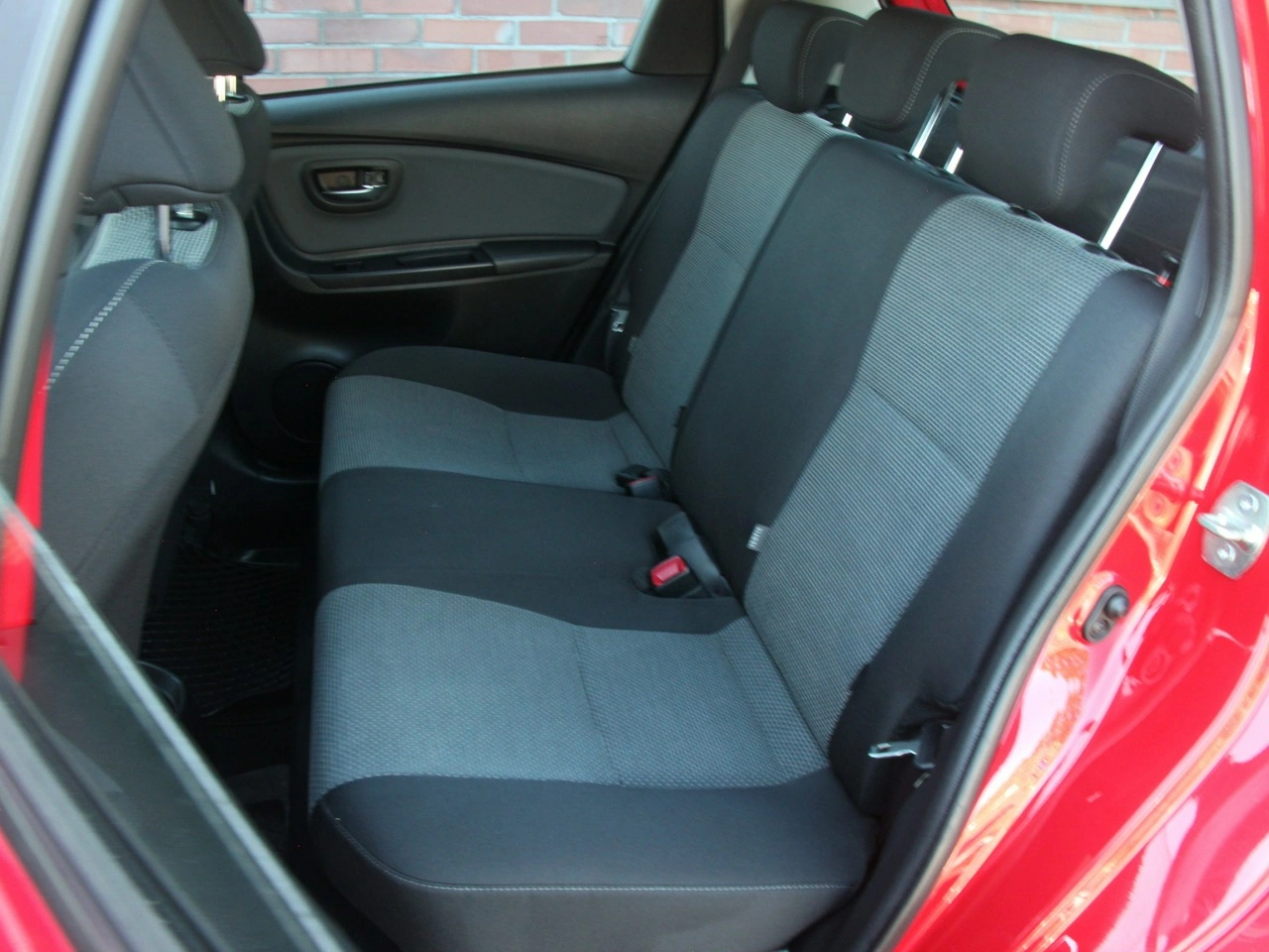 Toyota Yaris - Zdjęcie 9