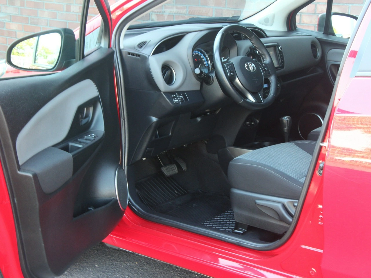Toyota Yaris - Zdjęcie 10