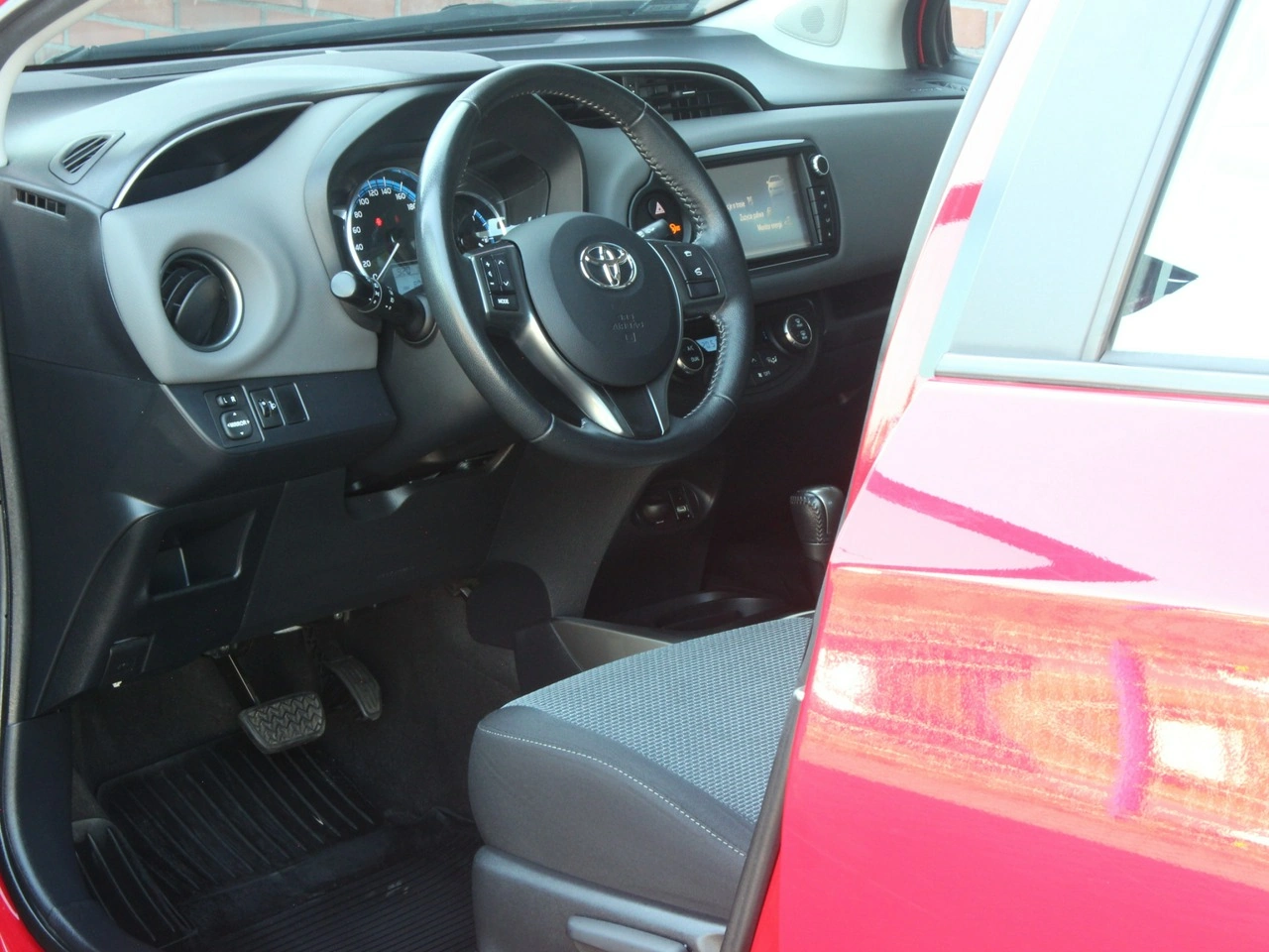 Toyota Yaris - Zdjęcie 11
