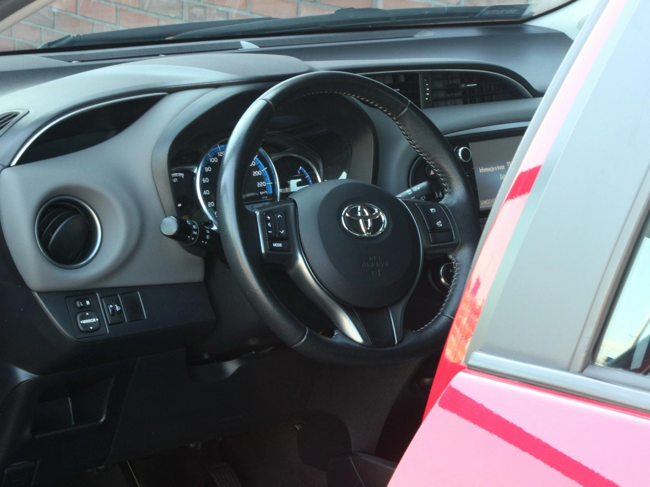 Toyota Yaris - Zdjęcie 12