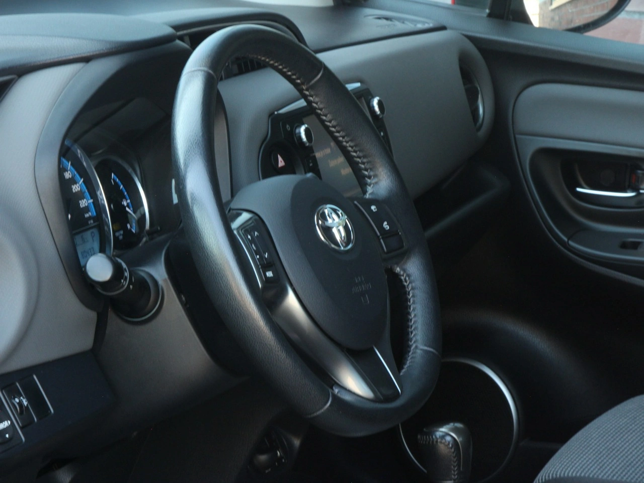 Toyota Yaris - Zdjęcie 13