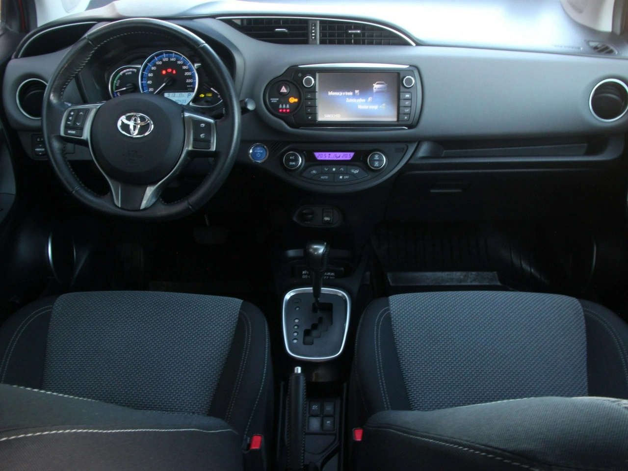 Toyota Yaris - Zdjęcie 24