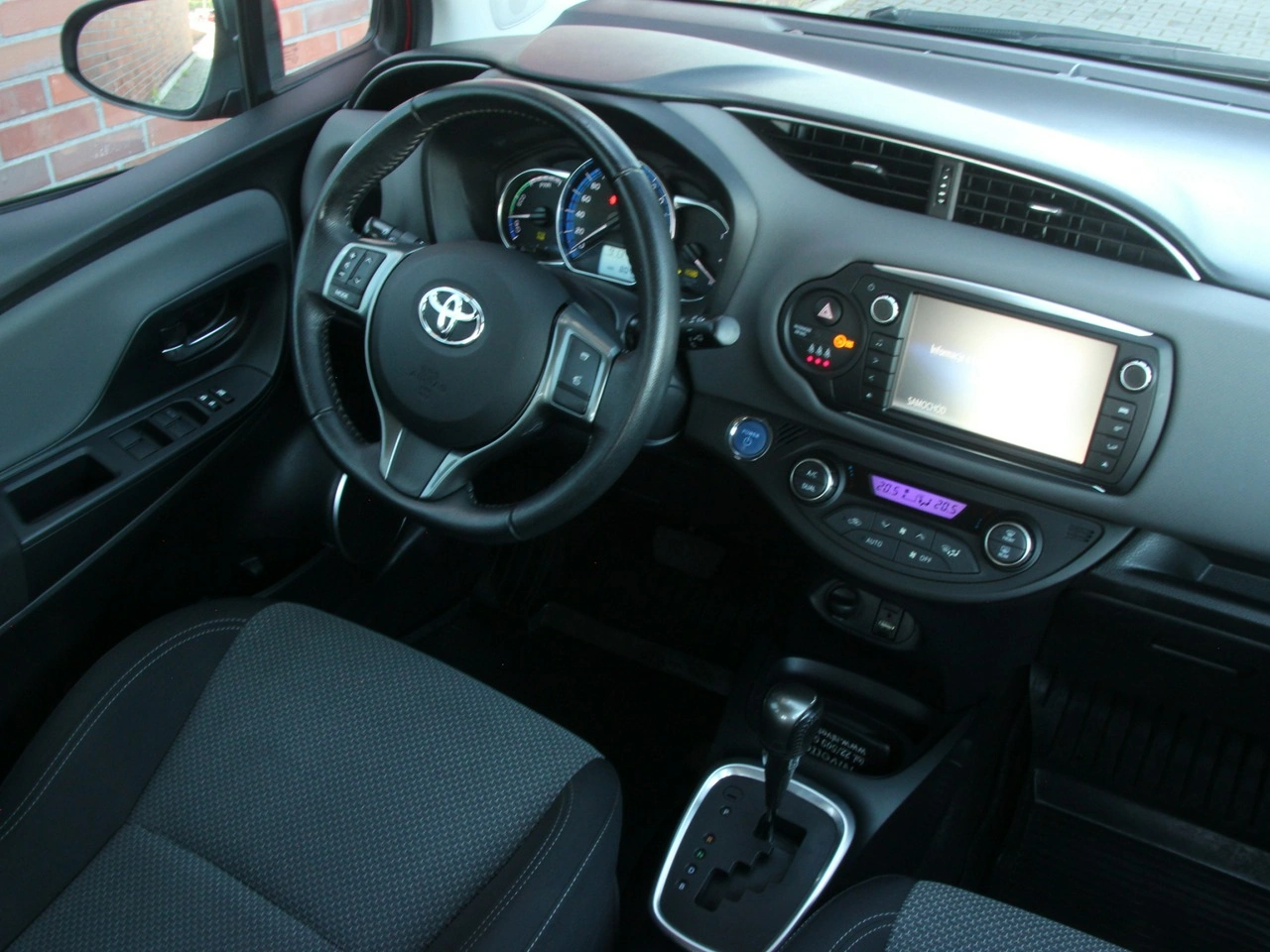 Toyota Yaris - Zdjęcie 25