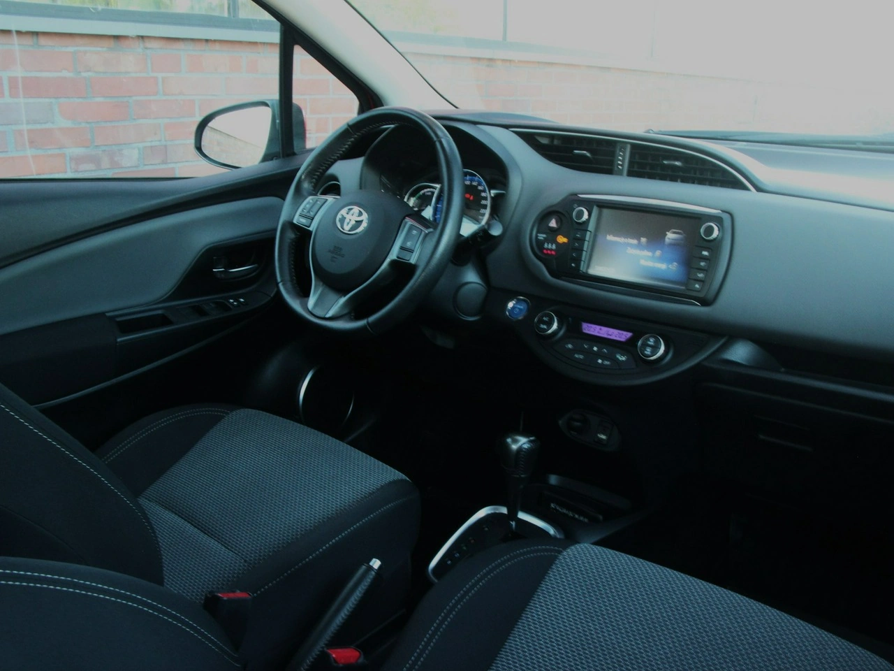 Toyota Yaris - Zdjęcie 27