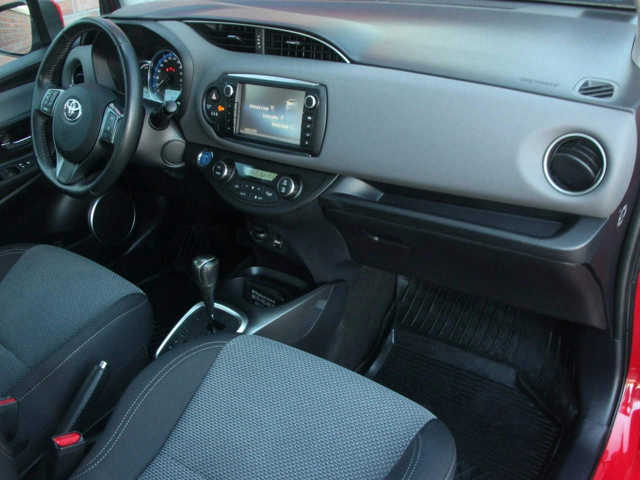 Toyota Yaris - Zdjęcie 28