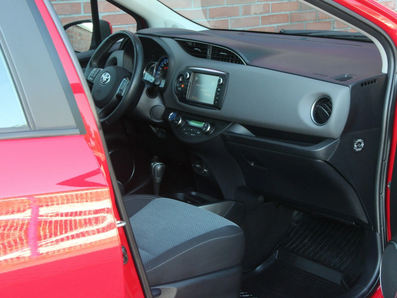 Toyota Yaris - Zdjęcie 30