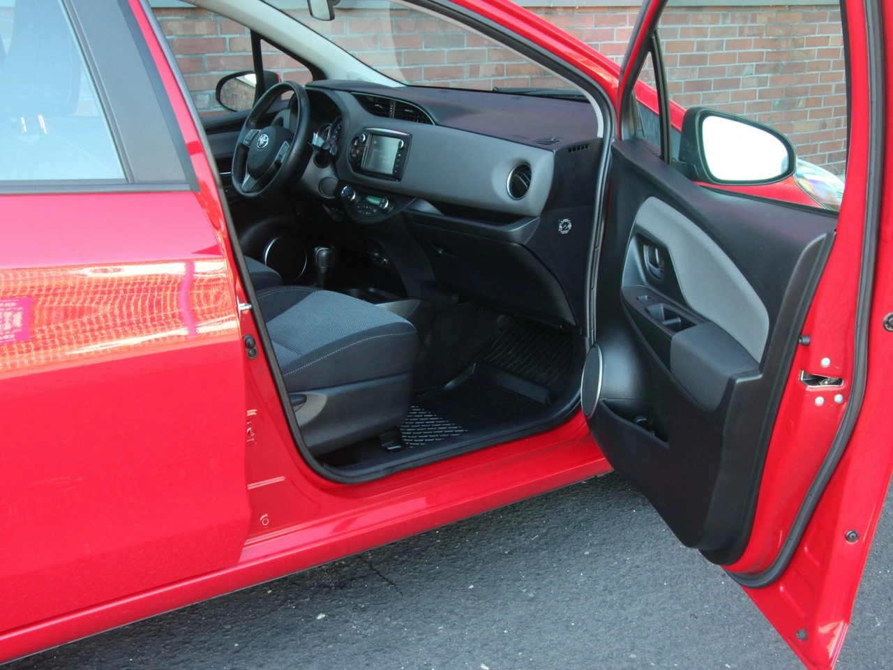 Toyota Yaris - Zdjęcie 31
