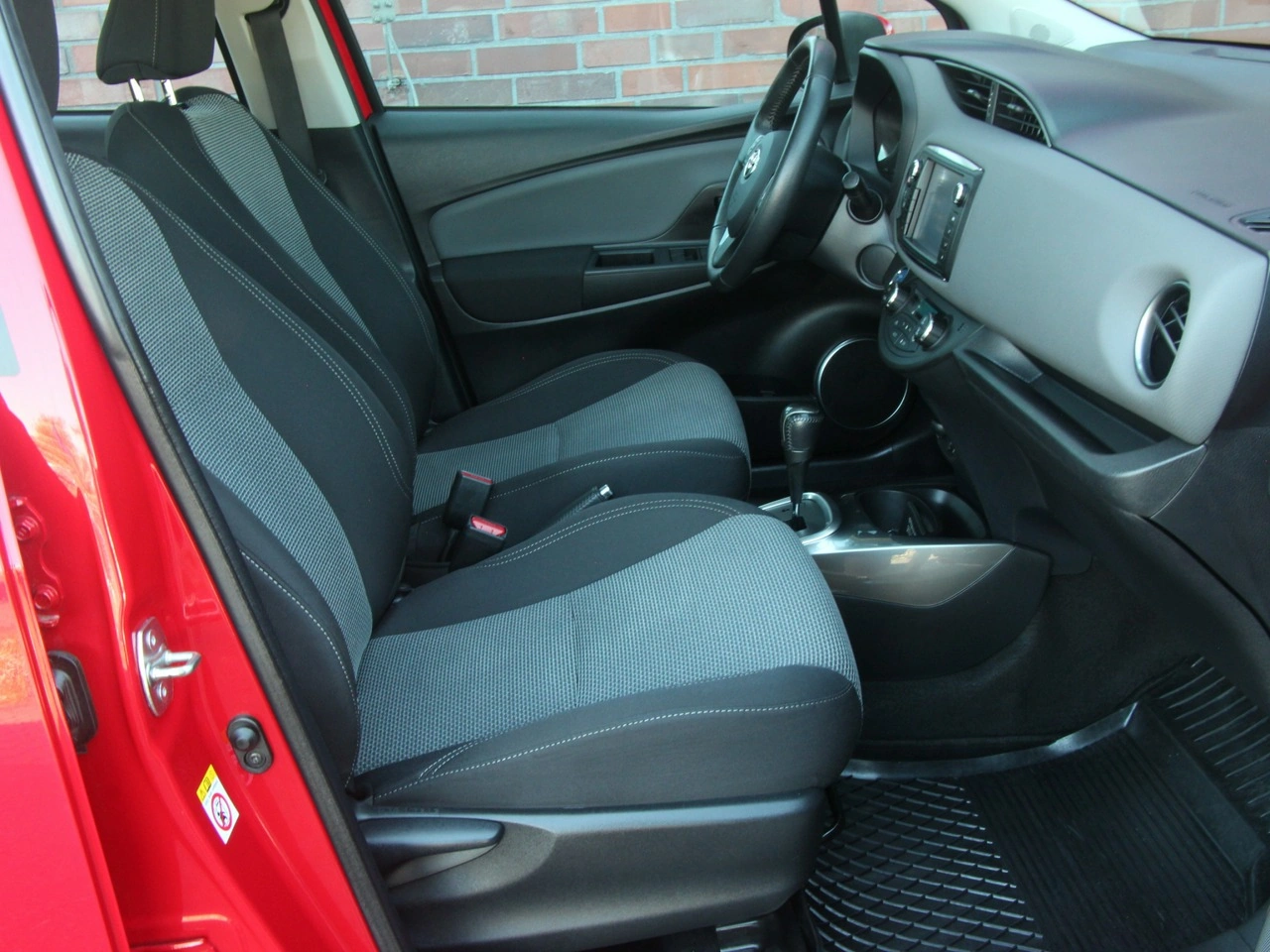Toyota Yaris - Zdjęcie 42