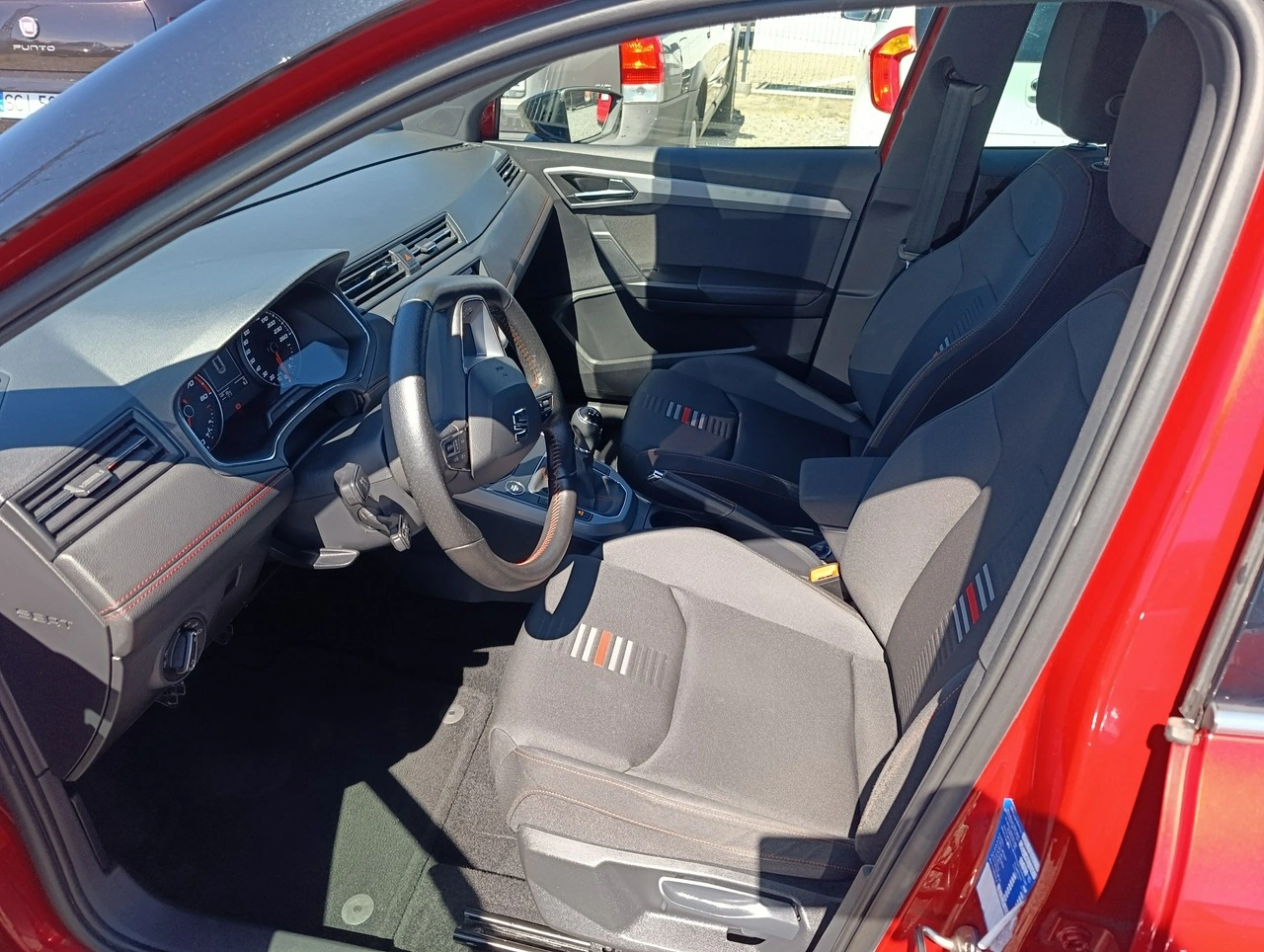 Seat Arona - Zdjęcie 10