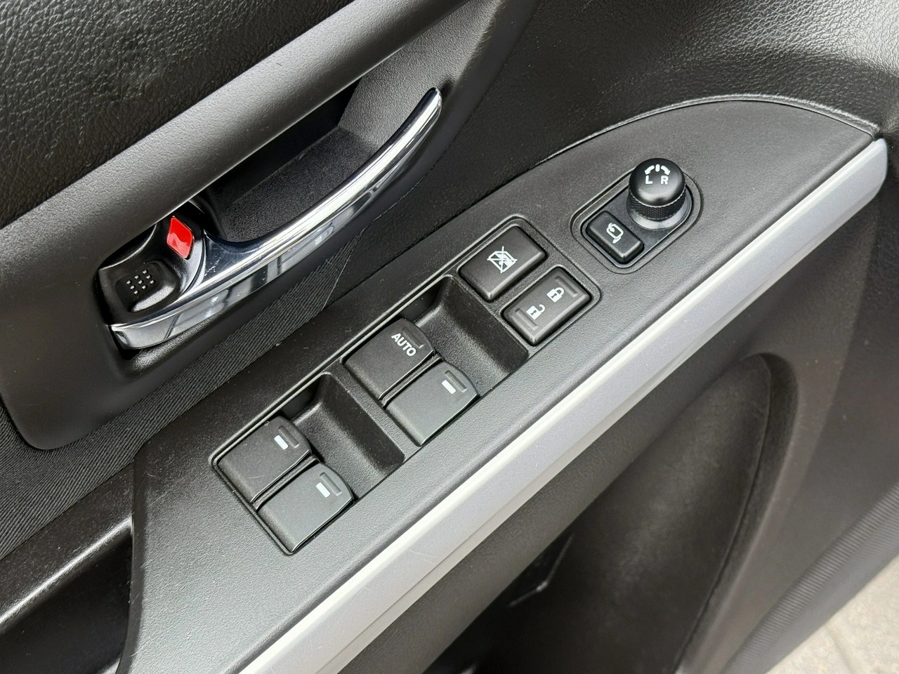 Suzuki SX4 S-Cross - Zdjęcie 12