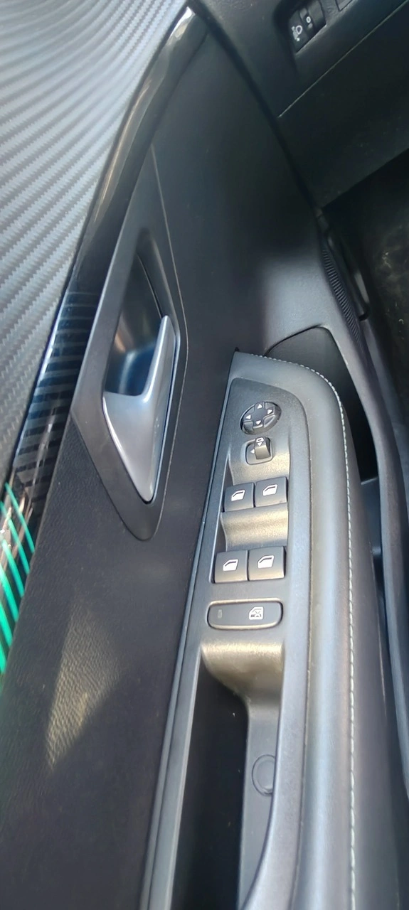 Peugeot 208 - Zdjęcie 14