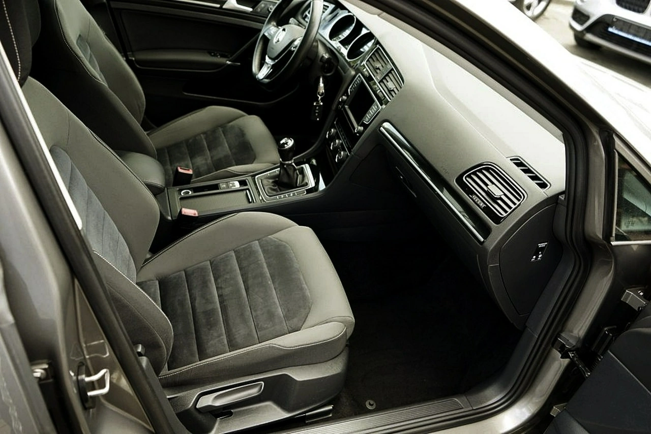 Volkswagen Golf - Zdjęcie 14
