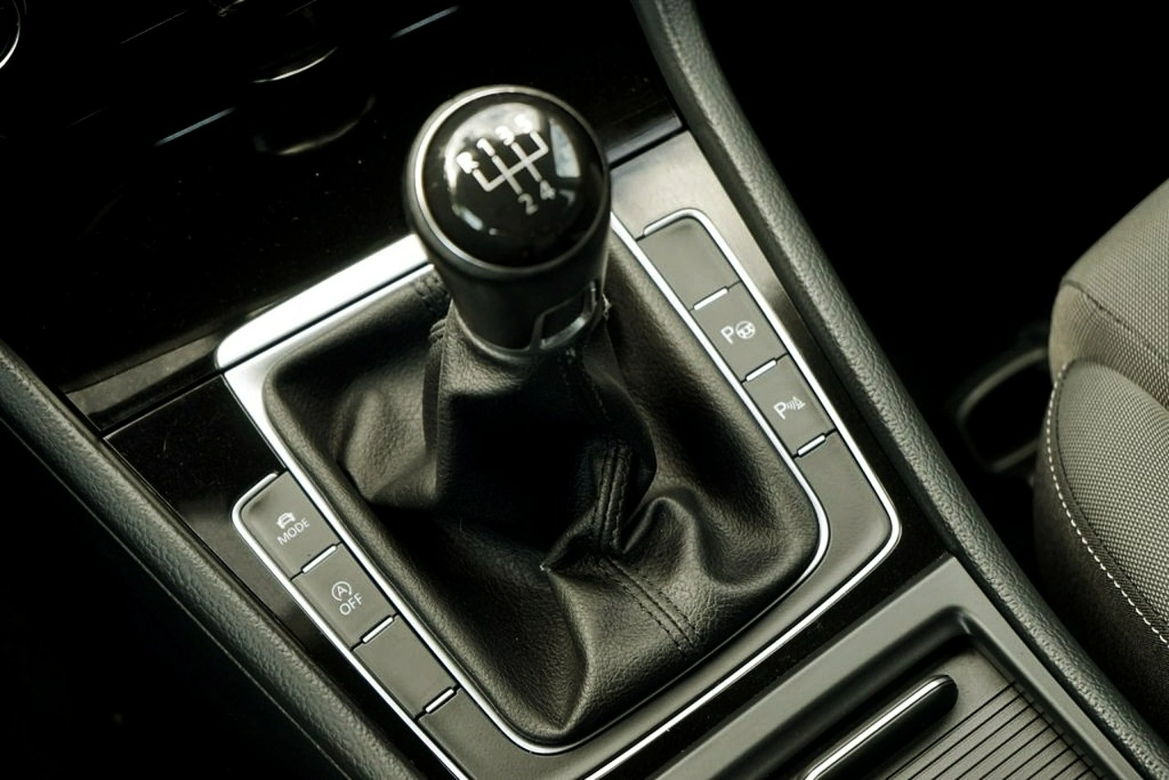 Volkswagen Golf - Zdjęcie 24