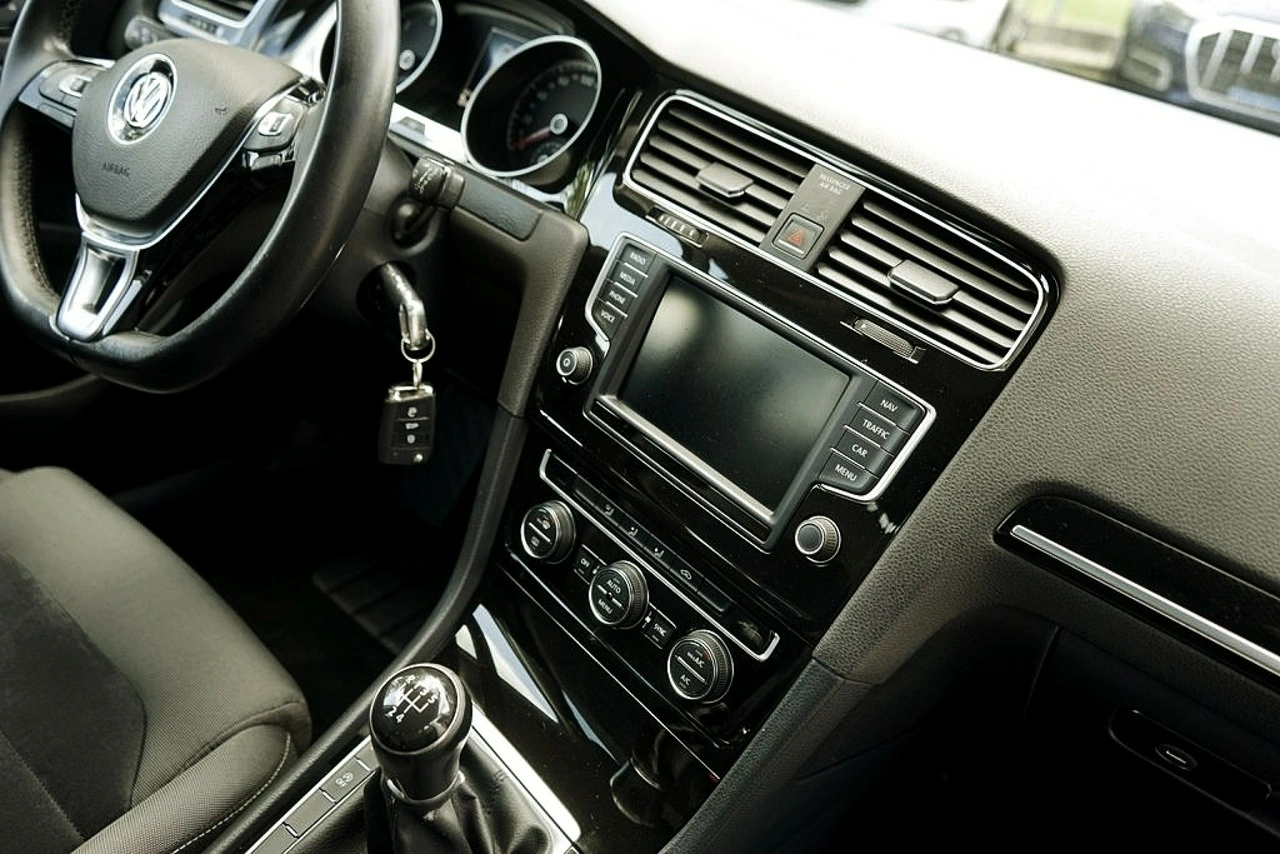 Volkswagen Golf - Zdjęcie 25
