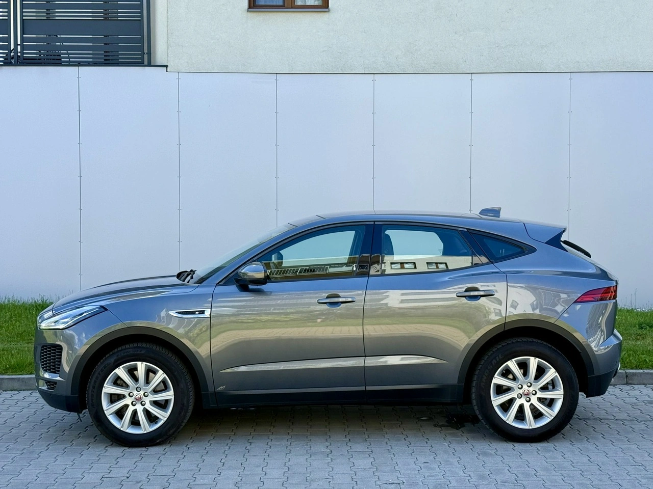 Jaguar E-Pace - Zdjęcie 13