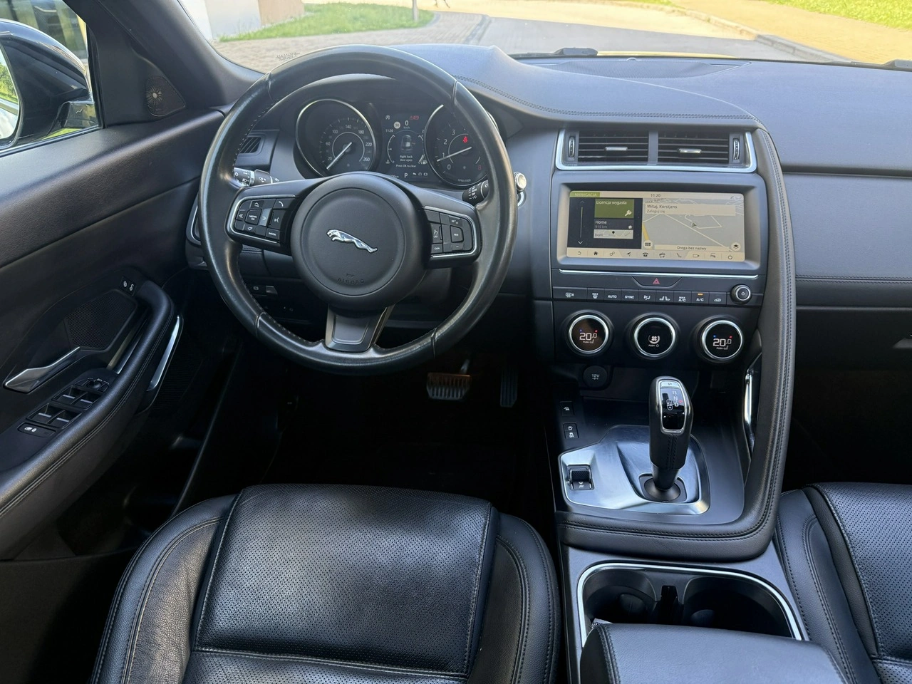 Jaguar E-Pace - Zdjęcie 17