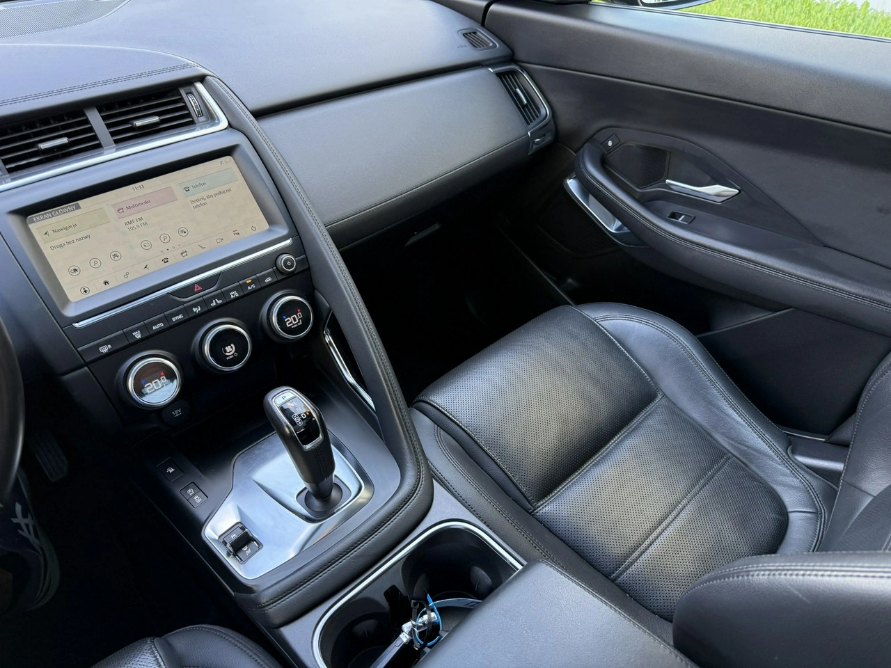 Jaguar E-Pace - Zdjęcie 18