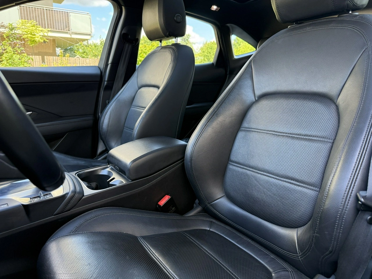 Jaguar E-Pace - Zdjęcie 21